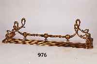 Kaminvorsatz, wohl Holland, um 1900, Messing, verziert, 36 x 143 x 40 cm, verbeult Altersspuren