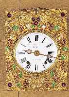 Comtoise, Frankreich, um 1880/90, geprägte und floral bemalte Messingumrandung mit Ähren und Weintrauben (diese ...