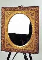 Wandspiegel, Frankreich, um 1900, Holz reich gestuckt und bronzefarben gefaßt, ovaler Glaseinsatz, ca. 70 x 59 cm