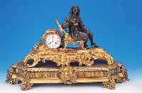 große prunkvolle Pendule, Frankreich, um 1870, geschnitzter und vergoldeter Holzsockel mitNamenskartusche, Velutenfüße in Blattform, reich ...