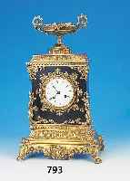 Tischuhr, Frankreich, um 1850/60, reich verzierter Messingguß mit aufwendigen Appliken auf schwarz gefärbten Kalkstein, Glas ...