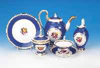 Teeservice für 12 Personen, Nymphenburg, um 1913-15, Entwurf Johann Peter Melchior, De- kor Nr. 892 von Hugo Oehme, von diesem auch bemalt und ...