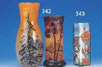 Vase, Frankreich, sign. Mont Joye, um 1900, grünes Glas, geschnitten und geätzt, re- liefierter floraler Dekor goldfarben bemalt, H. ca. 18 ...