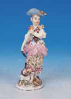Porzellanfigur, Meissen, um 1760-65, Frau mit Schaf und Blumen, bunt bemalt, un- restauriert, H. ca. 14 cm