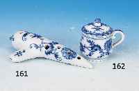 Henkeltöpfchen mit Deckel, Meissen, um 1785, Porzellan, blaue florale Malerei, H. ca. 7 cm