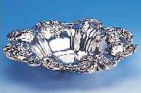 Anbietschale, Amerika, Reed & Barton, 925er Silber, um 1900/10, schwere Qualität,Früchtedekor, H 6 cm, D ca. 27 cm, ca. 610 g