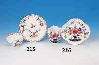 TASSE MIT UNTERTASSE, MEISSEN, UM 1860-70, PORZELLAN, 1. WAHL, BUNT BEMALT IM KAKIEMON- DEKOR, GOLDGEHöHT, H. CA. 6.5 CM