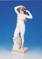 Große Porzellanfigur, Meissen, sign. Ernst Hähnel, datiert 1877, 1. Wahl, Junge Frau mit weinlaubumkränztem Haupt, H. ca. 43 cm, Ernst ...
