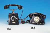 Telefon, wohl Frankreich, 50er Jahre Metallguß schwarz lackiert, Funktion nicht geprüft, 16 x 24 cm