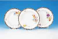 Drei tiefe Teller, Meissen, um 1958-60, 1. Wahl, Porzellan, kobaltblauer Rand mit Goldspitzendekor, bunte Blumenmalerei, D. je ca. 24 cm