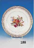 Teller, Meissen, um 1870-80, 1. Wahl, Por- zellan, Rand in Durchbrucharbeit mit Vergiß- meinnichtblüten, mittig sehr feine bunte Ma- lerei ...