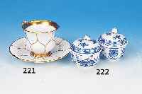 ZWEI DECKELDOSEN, MEISSEN, 20. JH., 1. WAHL, PORZELLAN, BLAUES ZWIEBELMUSTER, H. JE CA. 7.5CM