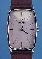 OMEGA HERRENARMBANDUHR, REF.-NR. 111/095, SCHWEIZ UM 1968, EDELST., TONNENFORM, BODEN GEDR., VERG. RUNDANKERWERK, KAL. 620, 17 ST., RINGUNR., ...