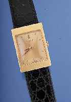 CORUM Herrenarmbanduhr, Ref.-Nr. 8476/29, Schweiz um 1970, GG 750/000, Rect.-Form m. verd. Bandanst., Boden gedr., sat. verg. Blattaufges. ...