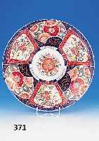 Großer Teller, Imari, um 1900, reich bemalt, Felderdekor, Blumen und Drachen,Goldstaffage, D. 45 cm