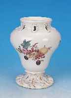 DUFTGEFäß, MEISSEN, UM 1740, PORZELLAN, SEHR SCHöNE BEMALUNG, VORDER- UND RüCKSEITE MIT OBSTBOUQUET, GOLDSTAFFAGE, H. 15 CM