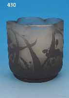 VASE, FRANKREICH, SIGN. DAUM NANCY, UM 1905, FARBLOSES GLAS PARTIELL GRüN EINGEPUDERT, VIOLETT üBERFANGEN, GESCHNITTEN UND GESCHLIF- FEN, ...