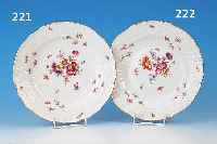 TELLER, MEISSEN, UM 1850, 1. WAHL, PORZEL- LAN, RELIEF NEUBRANDENSTEIN, BUNT BEMALT MIT BLUMENBOUQUET, STREUBLUMEN UND INSEKTEN, GOLD-RAND, D. CA. ...