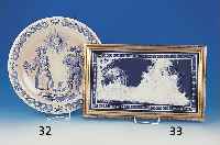 Großer Teller, Karlsruher Majolika, 1943, bemalt von G. Heinse, blaue Malerei, Darst. eines Paares, D. ca. 48 cm