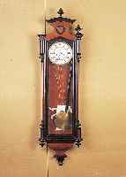 Wanduhr, wohl Gebiet der ehem. k.k. Monarchie,um 1870/80, verziertes Holzgehäuse zum Teil schwarz abgesetzt, dreiseitig verglast, Reste alten ...