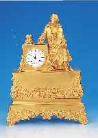 Pendule, Frankreich, um 1820, vergoldeter und verzierter Bronzeguß, Applikenmit Blattornamentik und Tieren, Uhr flankiert von ...