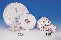 Konvolut Porzellan, Höchst, 20. Jh., Porzellan, bunte Blumenmalerei, best. aus: 7 Tassen mit Untertassen, zwei Kuchenteller, ein ...