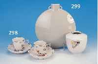 KONVOLUT ZWEI KPM-VASEN, 20. JH., PORZELLAN,1 X VASE, 30ER JAHRE MIT APOLLO-FALTER, 1 X PILGERFLASCHE GRüN-GRAU, H. 10/20 CM