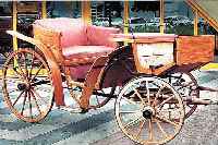 KUTSCHE, SOG. JAGDWAGEN, DEUTSCH UM 1900, BUCHE MASSIV MIT SOG. BIERMALEREI, BEZüGE SPäTER, KORRODIERT, ALTERSBEDINGT BESCH., H. CA. 148 ...