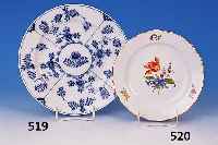 Kleiner Teller, Meissen, 20. Jh., 1. Wahl, Porzellan, bunte Blumenmalerei, Goldrand, D. ca. 18 cm