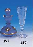 Flakon, Frankreich, um 1860, hellblaues Milchglas mit aufgesetzten Glassteincabouchonsin Weiß und Grün, Goldemailmalerei berieben, H. ca. 16 ...