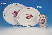ZWEI OVALE PLATTEN, MEISSEN, UM 1880/90, 2. WAHL, ROSENDEKOR, D. 42/37 CM