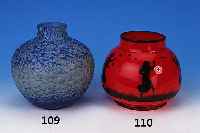 Vase, deutsch, 20er Jahre, farbloses Glas mit opak-rotem Innenberfang, figrliche Schwarzlotmalerei, Kinderreigen, H. ca. 14 cm