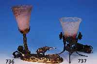 Tischlampe, Frankreich, 20er Jahre, Schirm, sign. Degue, pate-de-verre mit rosa, violettenund gelben Einpuderungen, Messinggussfuss mit ...