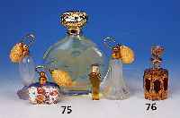 Konvolut fnf Flakons, ab 1920, verschieden,4 x Glas, 1 x Limoges, um 1900/20 Porzellan, mit Blumendekor, 1 x Guerlain im Orig. Karton,2 x Vernaiy ...