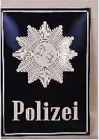 EMAILSCHILD, DEUTSCH, ENDE 40ER JAHRE, POLIZEI MIT NIEDERSACHSENPFERD IM STERN, GEWöLBT, CA. 59 X 41,5 CM