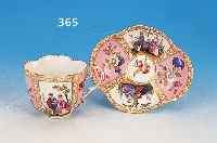 TASSE M. UNTERTASSE, HELENA WOLFSOHN, DRESDEN,UM 1900, PORZELLAN, FELDERBEMALUNG MIT BLU- MEN UND GALANTEN SZENEN, H. 8 CM