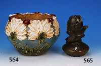 Vase, Amphora, um 1910-20, Feinsteingut, mit vollpalstisch reliefiertem Fisch und Wasserpflanzen, dunkelgrn glasiert, am oberen Rand ...
