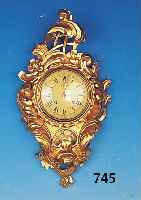 Kartelluhr, Schweden, neuzeitl., geschnitz- tes u. vergoldetes Holzgehäuse, Schwungbe- reich des Pendels sichtbar, Glasdeckel, Me- ...