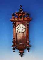 Wanduhr, Junghans, um 1910, verziertes Holz-geh„use, Originalaufsatz, dreiseitig verglast,zweigeteiltes Metallzifferblatt, skelett. ...