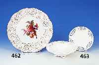 Runde Platte, Meissen, um 1870, 2. Wahl, Porzellan, Rand reich reliefiert und teil- vergoldet, mittig bunte Obstmalerei, D. ca. 29 cm