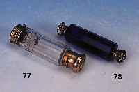 Doppelflakon, Frankreich, um 1900, geschlif-fenes Kristllglas, eine Unterteilung, für Par-fum und Riechsalz, Silberdeckel leicht ver- beult, L. ...