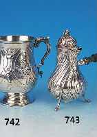 Henkelbecher, wohl England oder USA, um 1900, Sterling Silber, reich floral reliefiert, H. ca. 14.5 cm