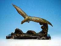 BRONZEFIGUR, FRANKREICH, UM 1910-20, SIGN. OULINE, MöWE AUF WELLE, GRüN PATINIERT, SCHWARZGEäDERTER MARMORSOCKEL, H. CA. 36 CM