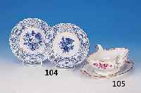Sauciere, Meissen, 60er Jahre, Porzellan, purpurfarbene Bemalung, Blumenbouquets, L. ca.25 cm, Goldstaffage, kleiner Chip am oberen Rand