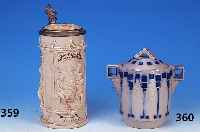 Deckelkrug, Mettlach, Villeroy & Boch, um 1895, Feinsteinzeug, reliefiert, mit Trink- spruch, H. 25 cm, num. 1005