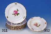 Sechs Dessertteller, Meissen, Mitte 20. Jh., Porzellan, rote Rose, Goldrand, D. 18 cm