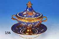 Deckelgef„á, Paris, 19. Jh., Porzellan, Blumendekor, Goldstaffage, l. berieben, mit Perlleistendekor, H. ca. 14 cm ...