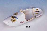 Glcksschuh, Meissen, um 1890, Porzellan, Vogeldekor, mit Insekten, Gold- staffage, kl. Chip seitlich, l. berieben, L. 16 cm