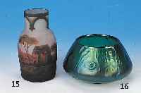 Vase, Frankreich, Degue, 30er Jahre, farb- loses Schichtglas, rot und grn berfgangen, Landschaftsdekor, ge„tzt, signiert, H. 14,5cm