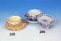 Konvolut Tasse mit Untertasse und Tasse, Rauenstein, um 1820/30, Porzellan, Unter- glasurbemalung, 1x golden und rot geh”ht, H. 7/5 cm